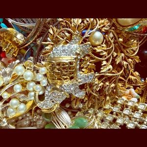 Vintage to now costume jewelry 20 pieces